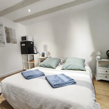 - Centre Historique - Equipée - Salle D'eau Et Wc Privés *